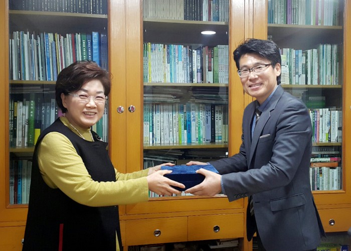 제2회 나는사진사 원암유치원 이인숙원장 감사패 전달