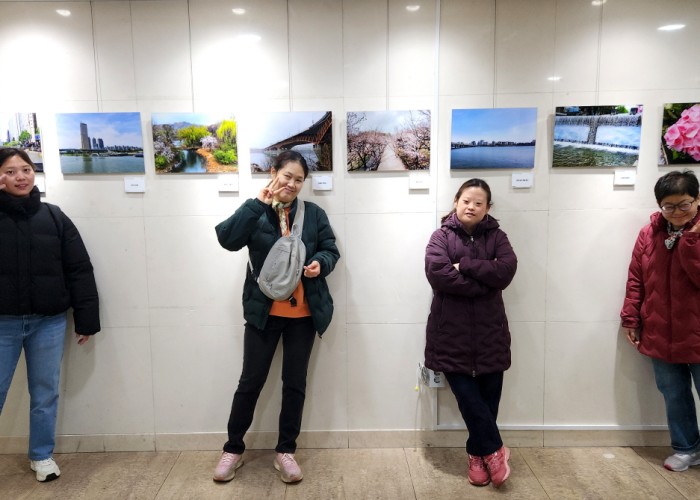 동천하우스6  전시장 방문 작품 감상